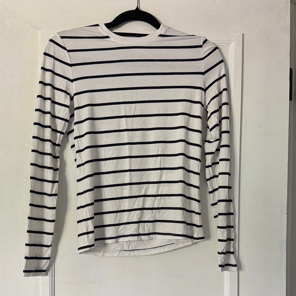 Striped Long-Sleeve Crewneck Top - White with Black Stripes